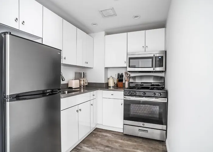 Stunning Modern 2Bedroom Apartment Near Central Park And Times Square